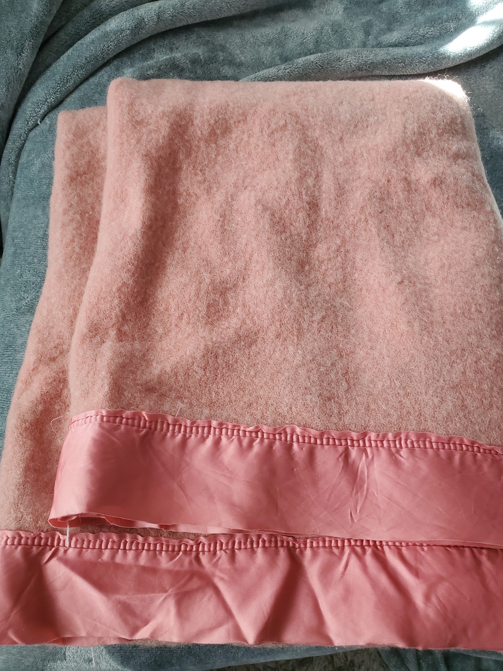Vintage Ayers Pure Wool Blanket – Twin Size – Pink – Made in Canada